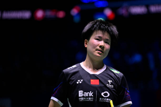 双打羽毛球决赛：战术解析与关键球慢动作回放