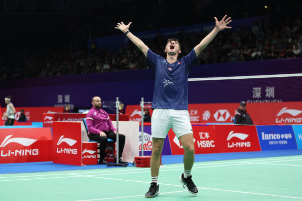 羽毛球双打发球轮换规则:谁先发球?如何换位?