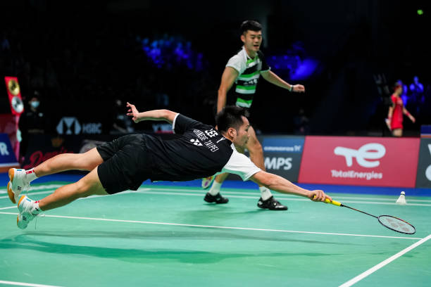 羽毛球4U双打配合:如何与搭档完美协作?