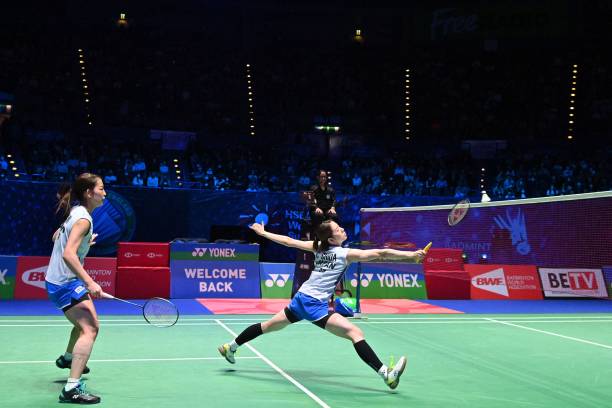 羽毛球扣杀动作详解：从握拍到发力，新手也能学会