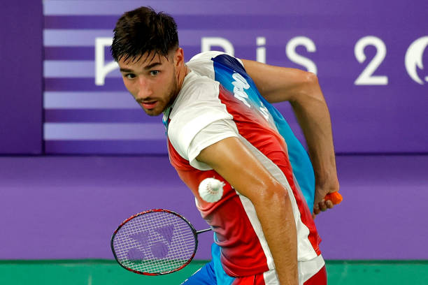 羽毛球拍重量解析:4U和8U哪个更适合你?