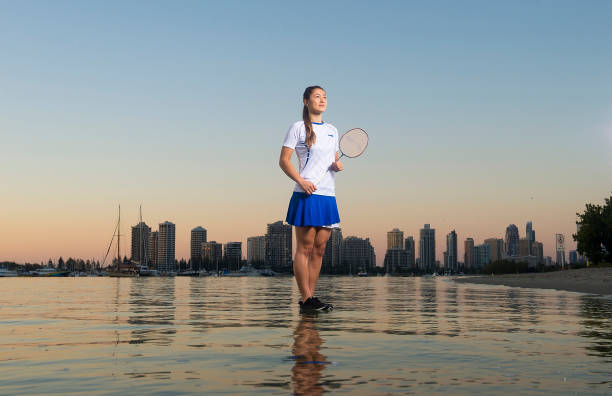 羽毛球反手发球技巧大全:专业教练手把手教你