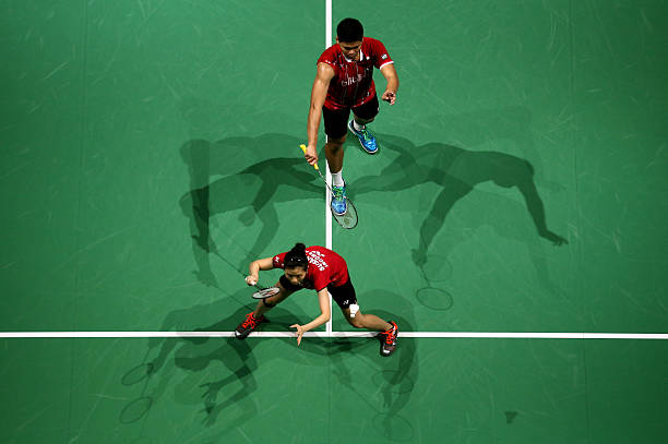 羽毛球单打与双打规则差异：规范性要求全梳理