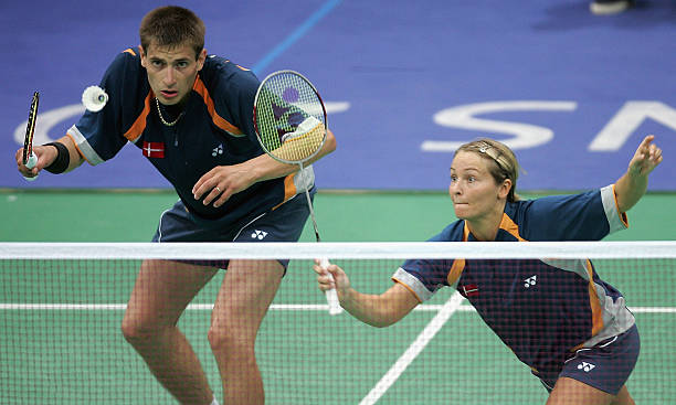 钢印“RQ”羽毛球拍的保养与维护技巧