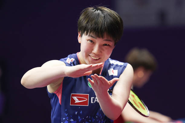 羽毛球单打比赛规则:边界争议球如何判定?