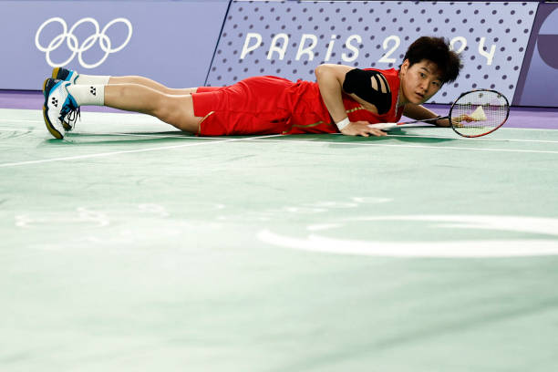 羽毛球左右脚站位原则：如何优化场上移动与平衡