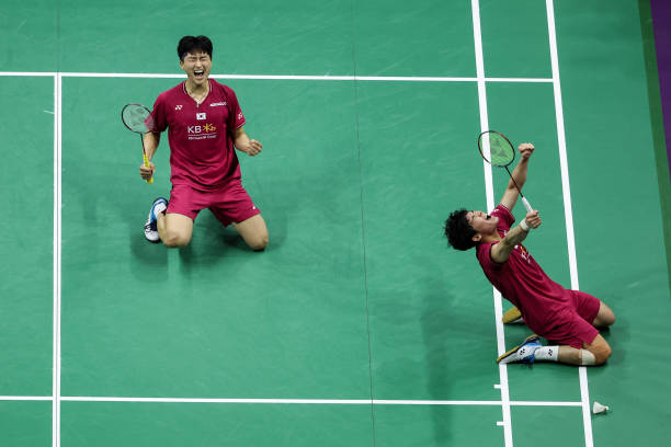 从材质到手感：女生羽毛球拍选购避坑指南