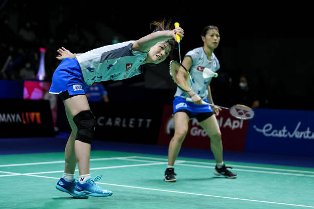 羽毛球双打站位与轮转规则:动态图解视频教学