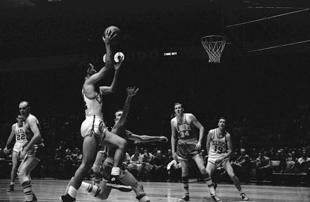 篮球场面积与三分线距离的关系