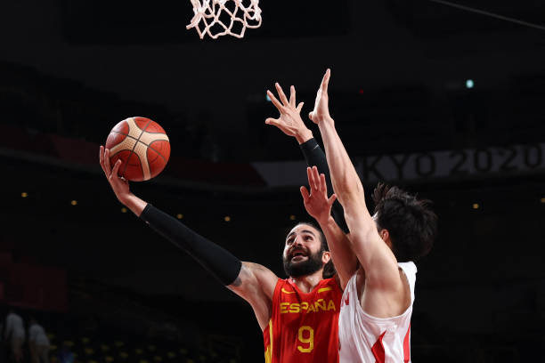 国际篮联(FIBA)与NBA篮球场地尺寸对比分析