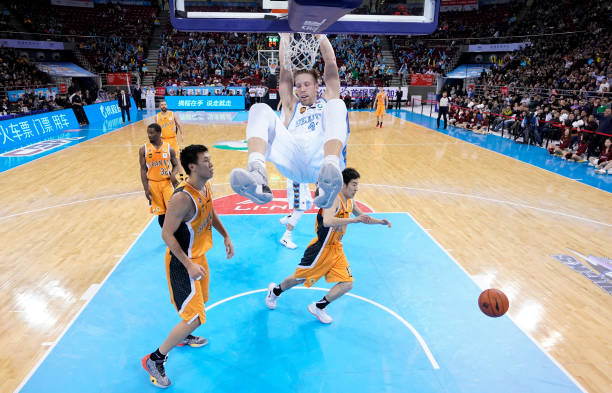 超越篮球：科比作为作家、制片人和企业家的第二篇章