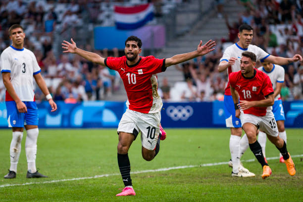 从曼联更衣室到婚姻殿堂:贝克汉姆与维多利亚的恋爱史