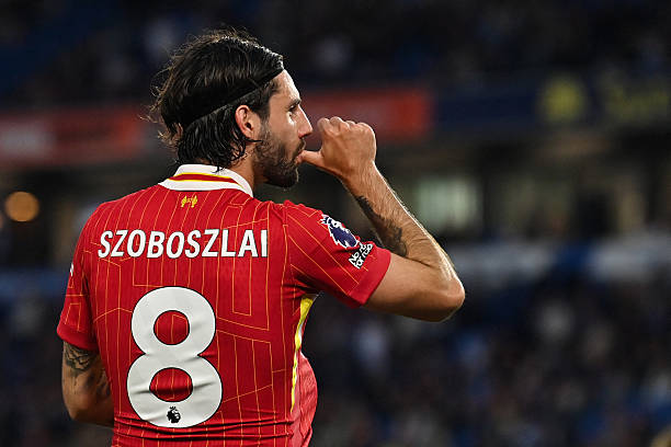 足球比赛中的间接任意球：裁判手势解析与实战应用