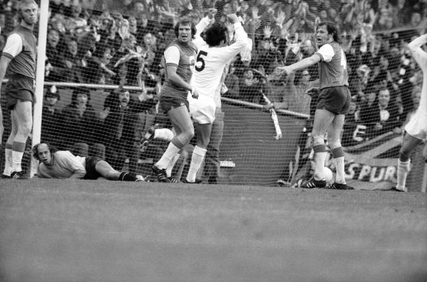 > “罗纳尔多”之名背后的传承：三代球王的姓氏、名字与时代印记