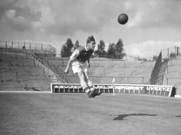 掌握断球时机：提升防守效率的关键技巧