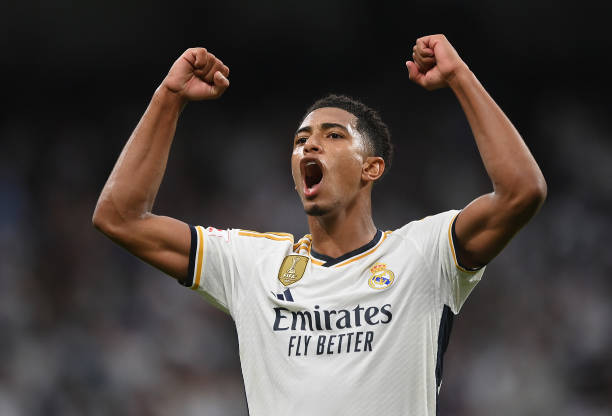 （从训练场延伸到实战场景，解决球迷的实际比赛难题）