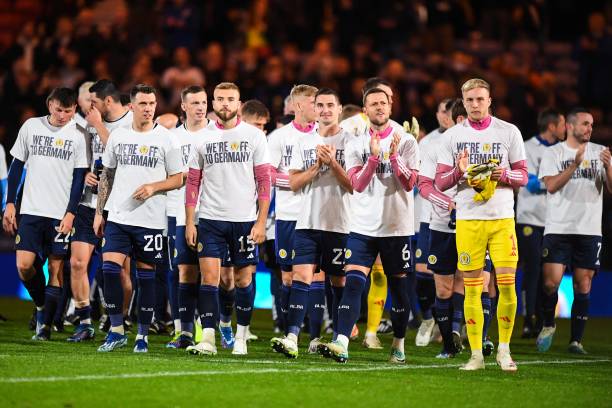 探索全能足球鞋的科技与性能