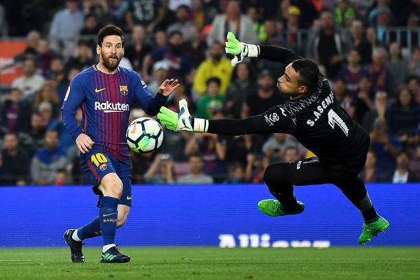 从C罗躲球表情包看球星的真实反应!