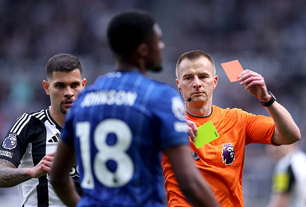 从五人制到八人制:足球场面积变化与适应策略