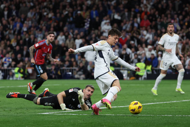 战术板：CCTV5专家团深度解析瓜迪奥拉与安切洛蒂的欧冠博弈。