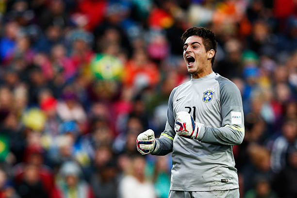 欧冠红牌停赛规则:淘汰赛阶段红牌可能影响下赛季