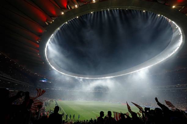 全能射手！莱万能否胜任现代足球的多个进攻位置？