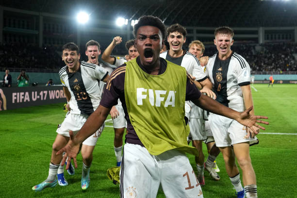 场地尺寸与划线标准:如何规划专业级笼式足球场