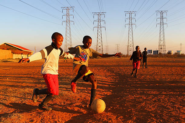 足球越位规则的历史演变与争议判罚