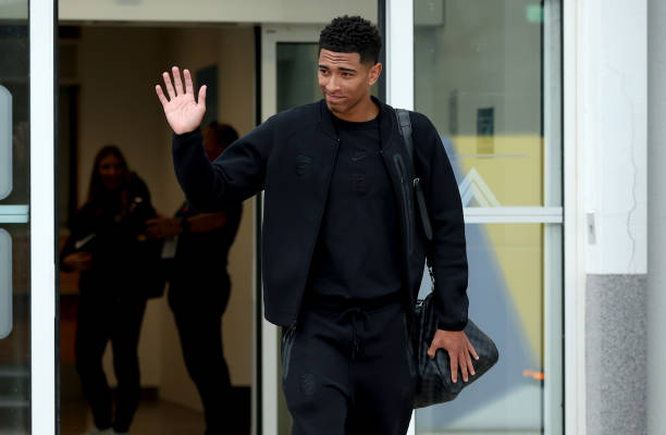 (内容全面,涵盖阵型和人员配置,适合深度玩家)