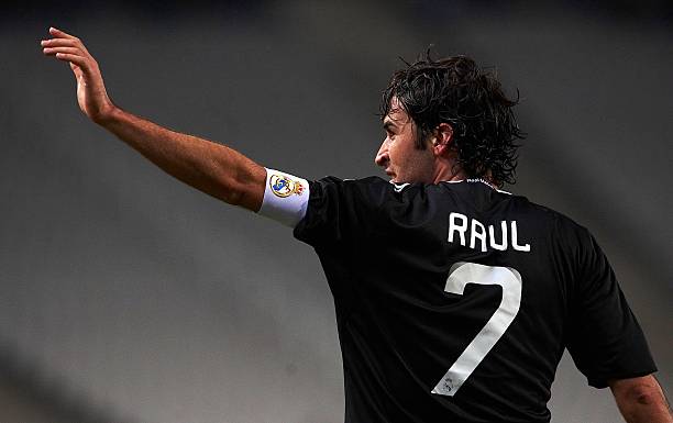 暗煞GX足球鞋深度解析:科技与设计的完美融合