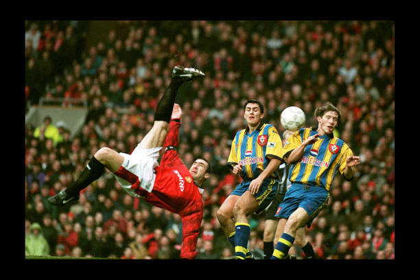 专业球员的射门秘诀:踢球位置的实战技巧