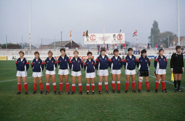 2022最新FIFA足球世界破解版下载:无限点券畅玩指南