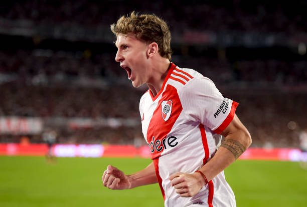 德甲赛季末奖金分配：排名与收入的关系解析