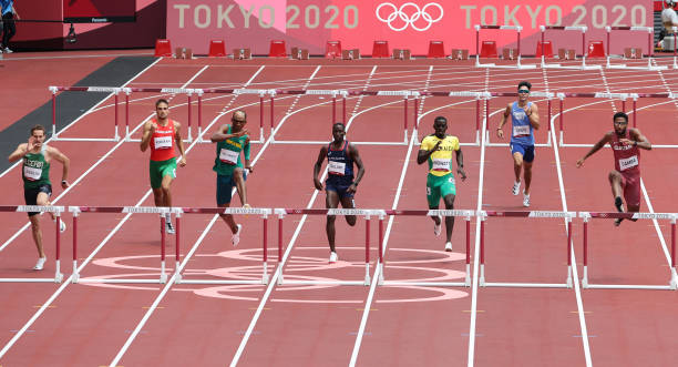 菲尔普斯自传与纪录片推荐：深入了解这位传奇运动员的故事