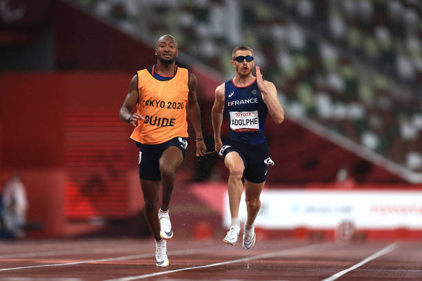 郭晶晶日常穿搭揭秘:朴素还是低调奢华?