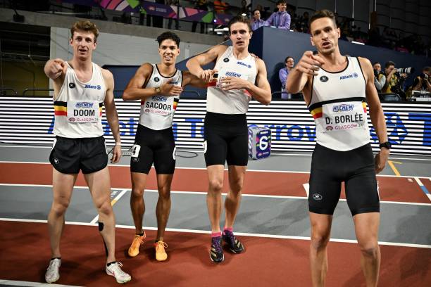 郭晶晶妈妈年轻照曝光，网友：母女简直一模一样