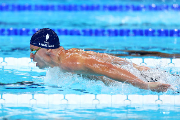 仰泳手臂动作分解:划水技巧与节奏控制