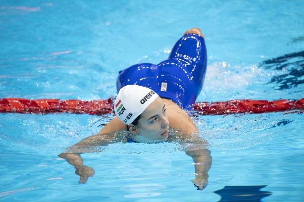 自由泳转身教学：如何高效完成翻滚转身