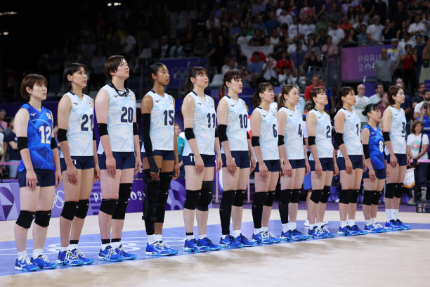 排球比赛中线规则:什么情况下允许接触对方场地?