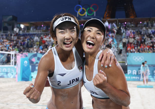 (风格:贴心服务,针对中文观众和错过直播的球迷)